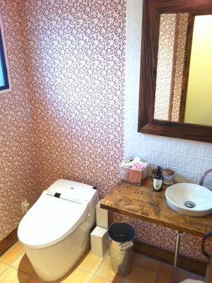 輸入物クロスのトイレ