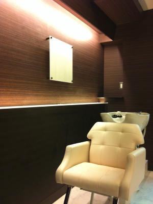 �z���C�g�ƃ_�[�N�u���E���̃V�����v�[