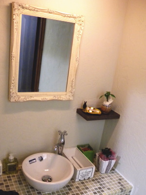 アンティーク調鏡使用手洗カウンター