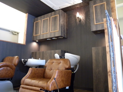 アンティーク調の照明器具使用美容室