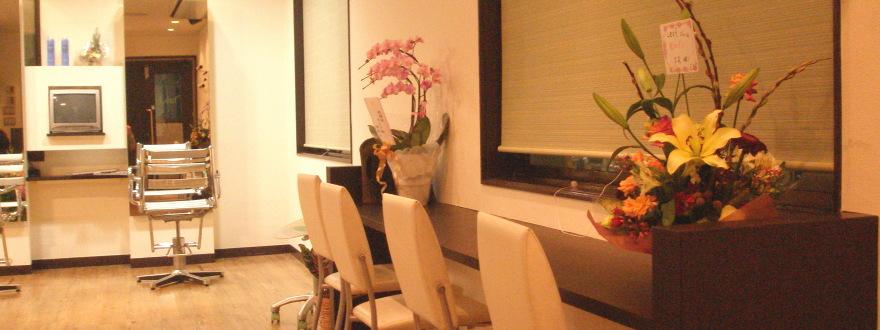 和のテイストを出した美容室です。